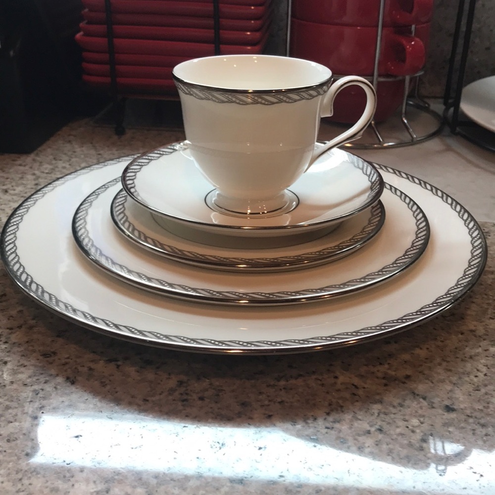 Lenox classic collection serpentine set